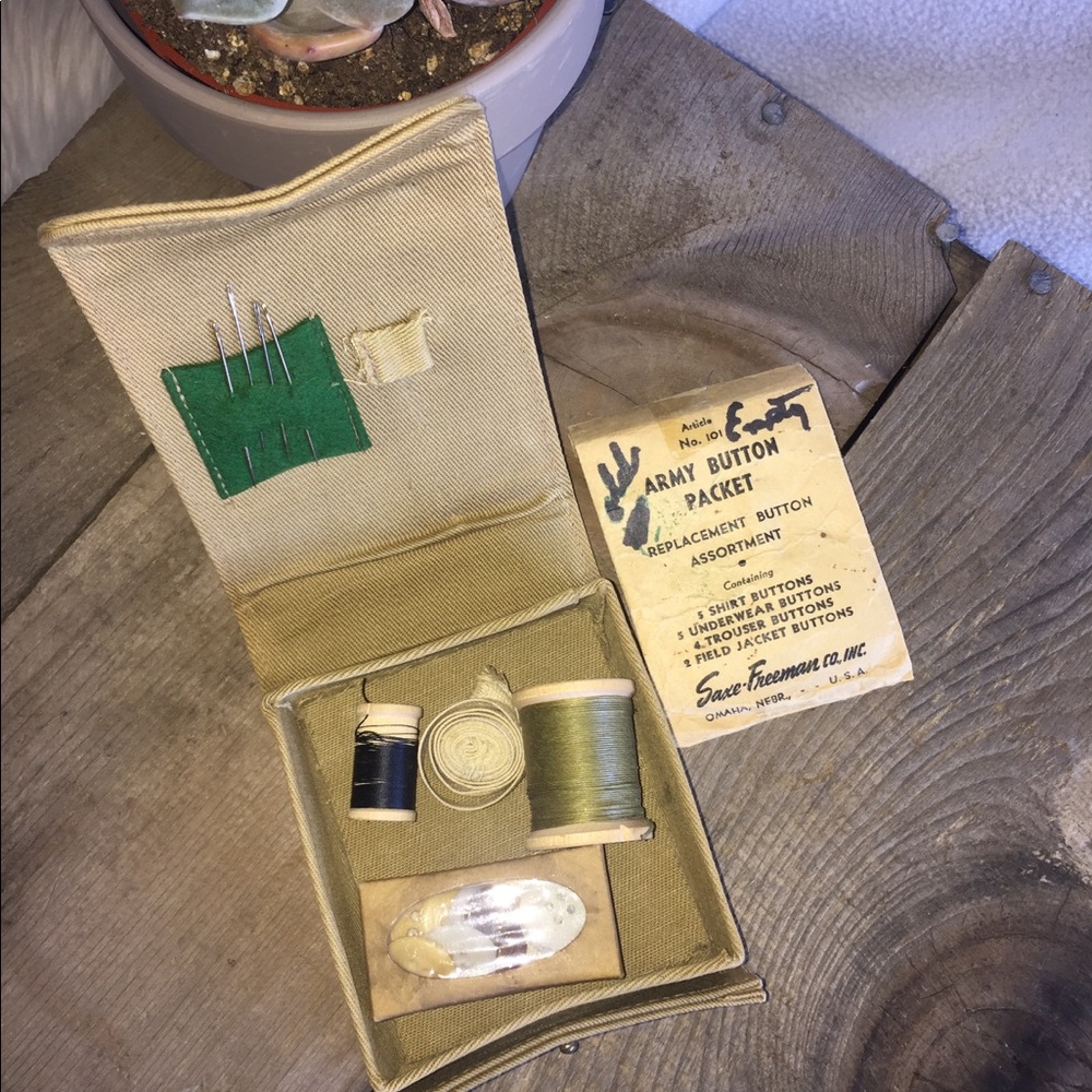 Vintage Army Button Packet ❇️